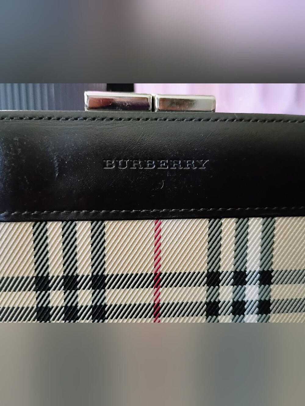BURBERRY!! AUTHENTIC VINTAGE NOVA CHECK KISSLOCK BIFOLD WALLET 🤎 - Picture 2 of 10